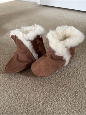 Cozy Suede Baby Booties with Shearling Trim - Brown